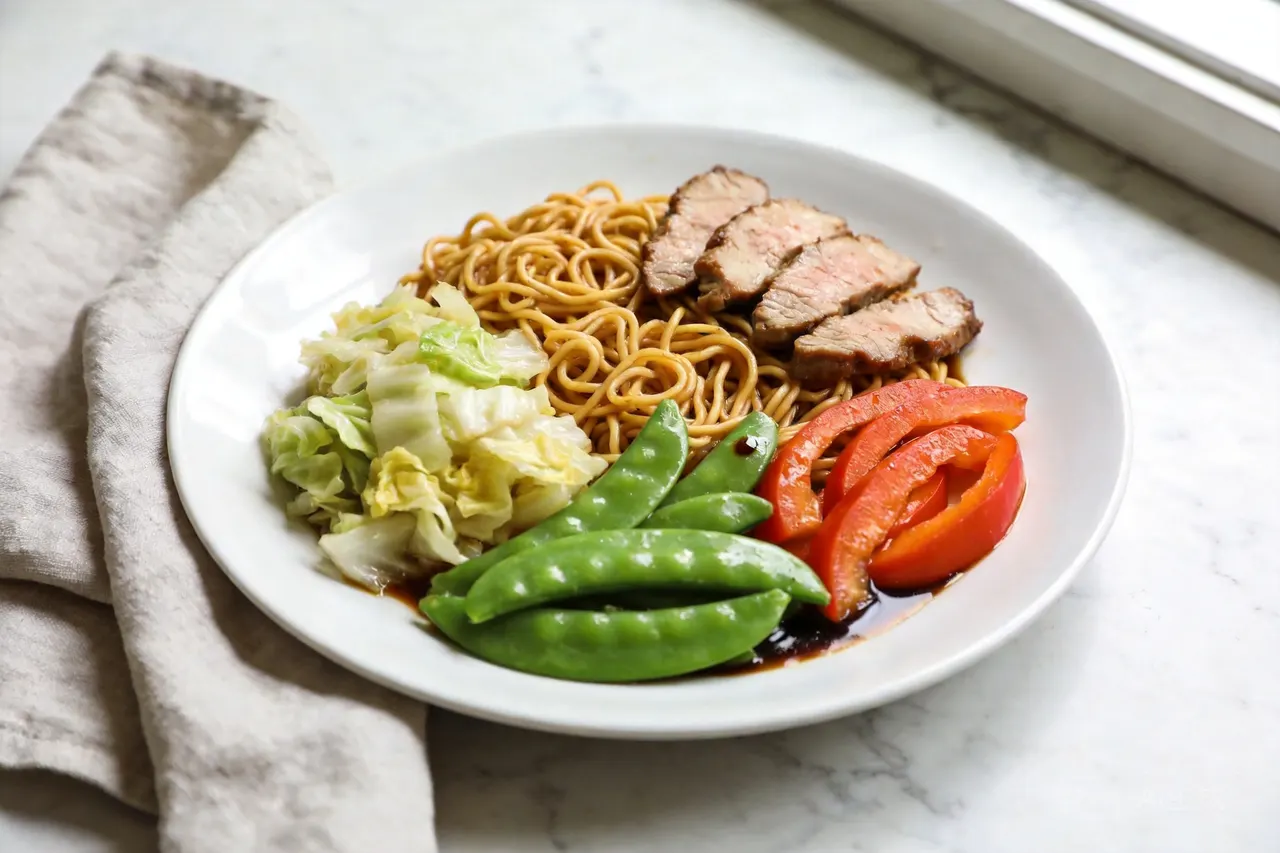 Pork Stir-Fry Noodles - 560 calorie dinner