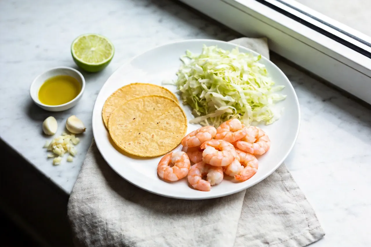 Shrimp Tacos with Cabbage Slaw - 380 calorie dinner